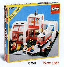 LEGO SYSTEM Town 6380 Emergency Treatment Center (St. Mary's Hospital), Retired, Certified, Pre-Owned in orig. Box