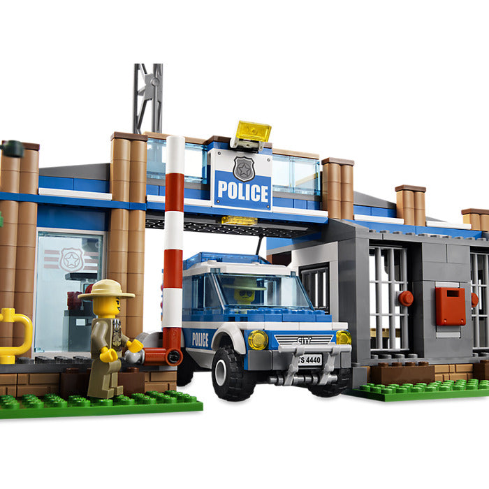4440 Forest Police Station, Retired, New - Damaged Box – Bricks and ...