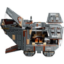 75453 Offworld Sandcrawler™ and Mudhorn