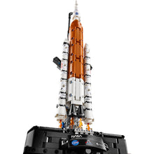 42221 NASA Artemis Space Launch System Rocket