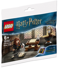 30392 Hermione's Study Desk polybag, Retired, NIB