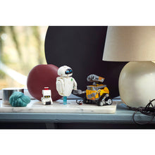 43279 WALL-E and EVE
