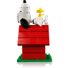 21368 Peanuts: Snoopy's Doghouse