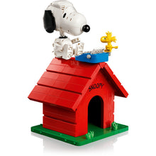 21368 Peanuts: Snoopy's Doghouse
