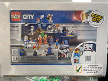 City People Pack - Space Research and Development LEGO 60230 Certified Retired