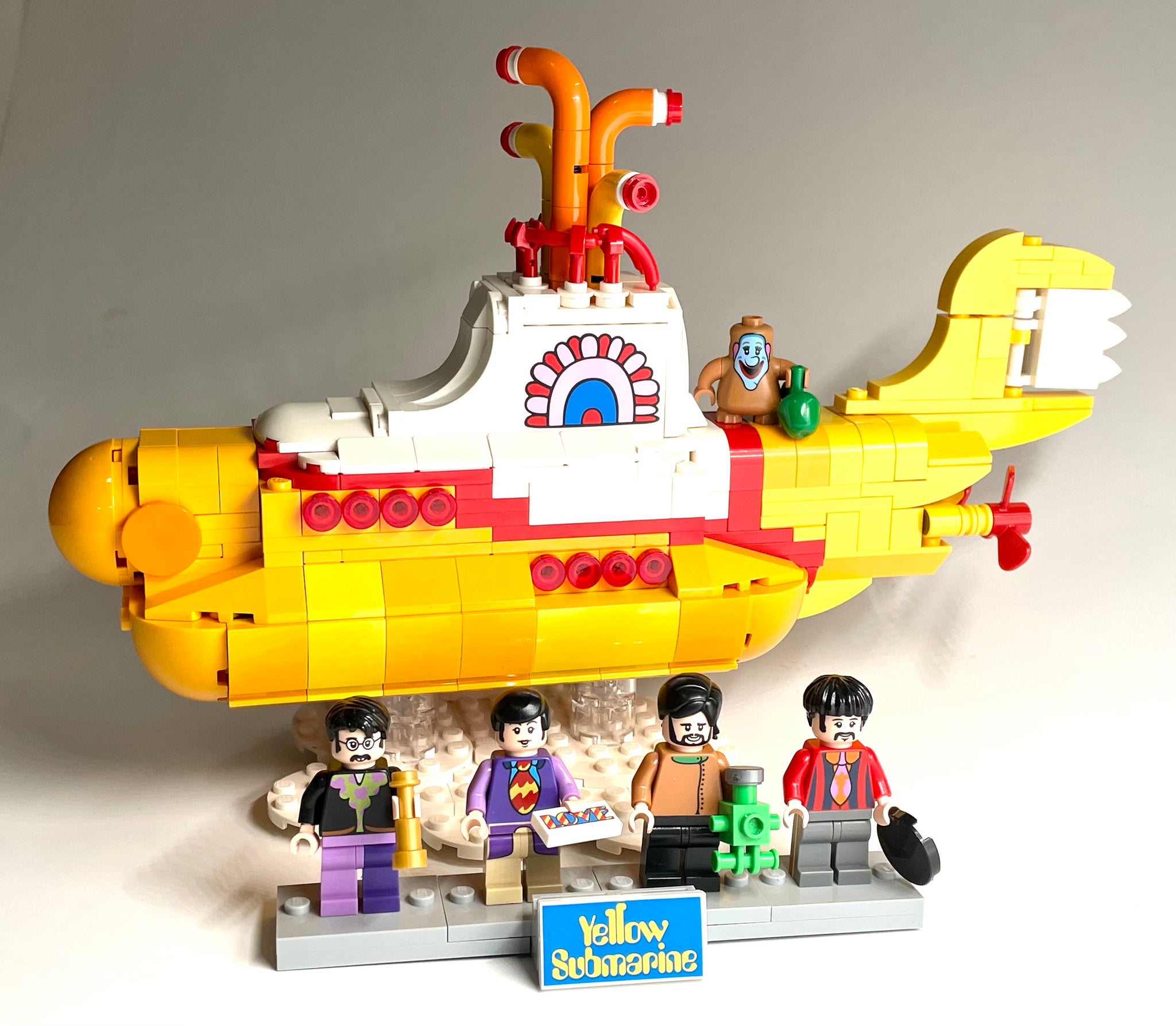 21306 The Beatles Yellow Submarine, Retired, Certified, Pre-Owned